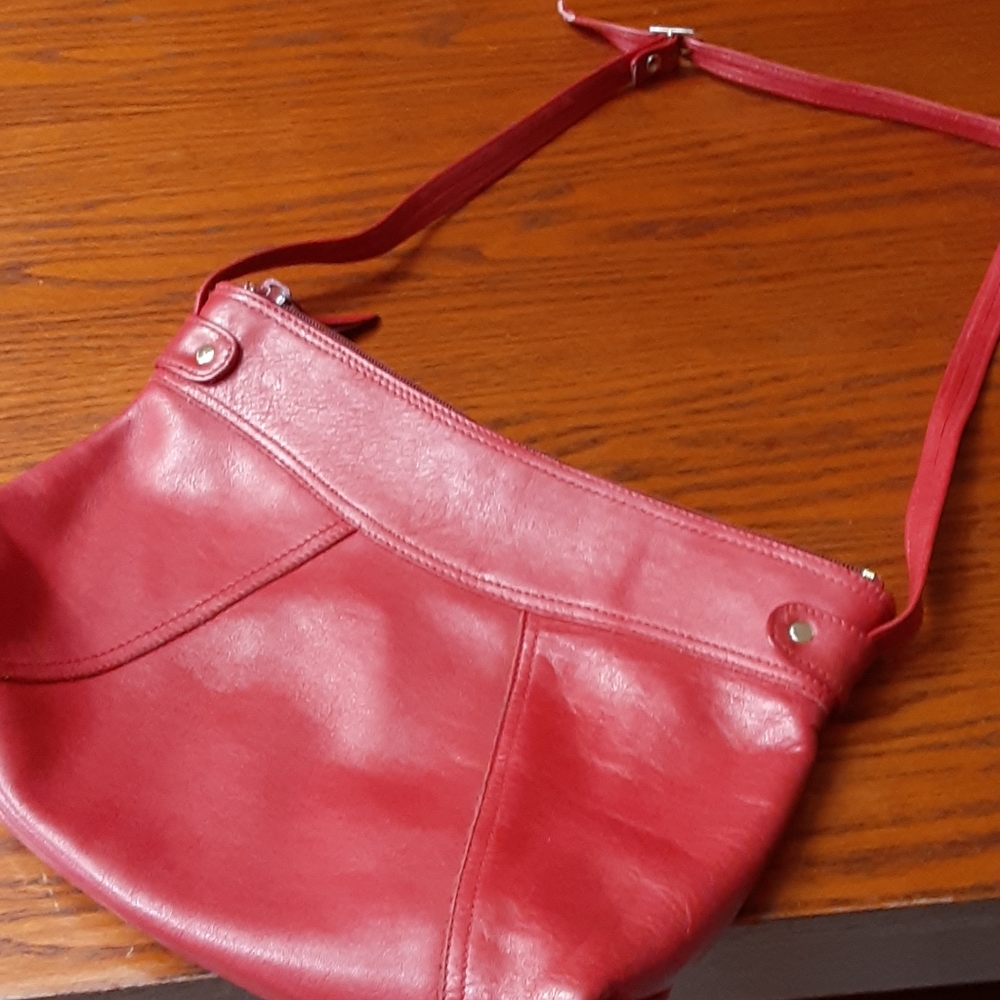 Vintage Messages red leather shoulder bag
